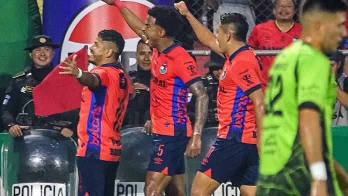 Municipal goleó a Mixco y avanza a la final