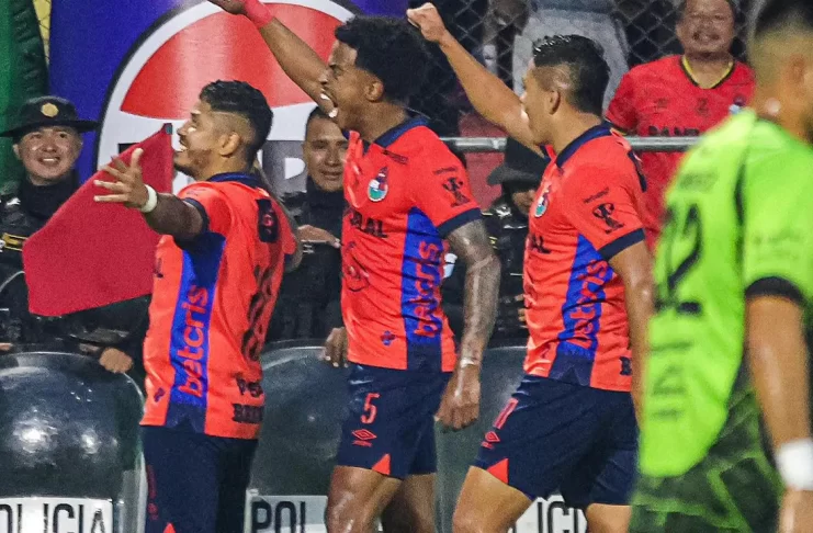 Municipal goleó a Mixco y avanza a la final