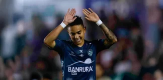Oscar Santis lidera el golpe de Antigua y enciende la serie ante Comunicaciones Oscar Santis le da la victoria a Antigua