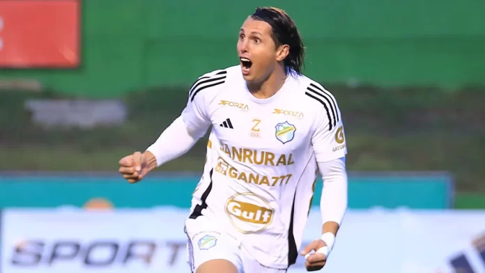 Vuletich la figura del partido Comunicaciones vs Antigua